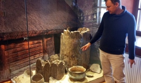 Najstarsze są studnie sprzed ponad 2,5 tysiąca lat oraz naczynia i narzędzia z epoki brązu - opowiada Arkadiusz Cieślak.